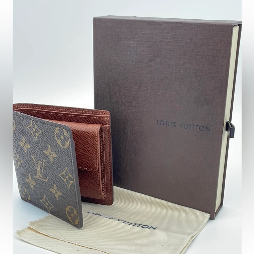 Louis Vuitton Authentic Vintage Monogram Bi Fold Wallet. MA165